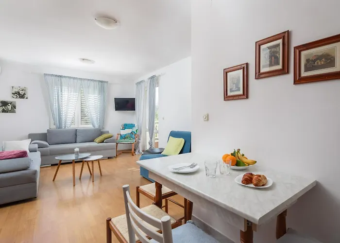 Jasna - Free Parking Makarska